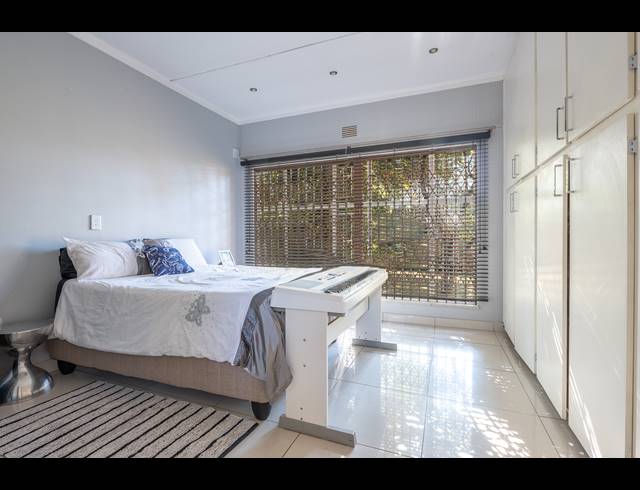 6 BEDROOM HOUSE FOR SALE IN FLAMWOOD